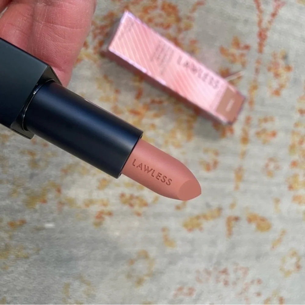 NIB Lawless Fawn‎ Satin Luxe Classic Cream Lipstick
